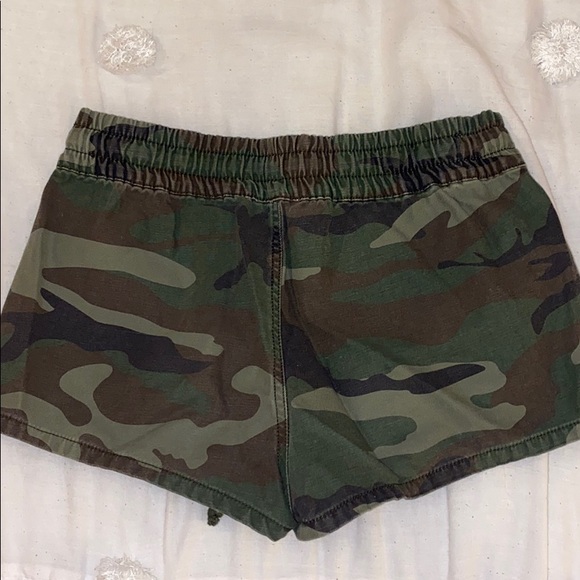 Aritzia Camo Shorts - Picture 2 of 5